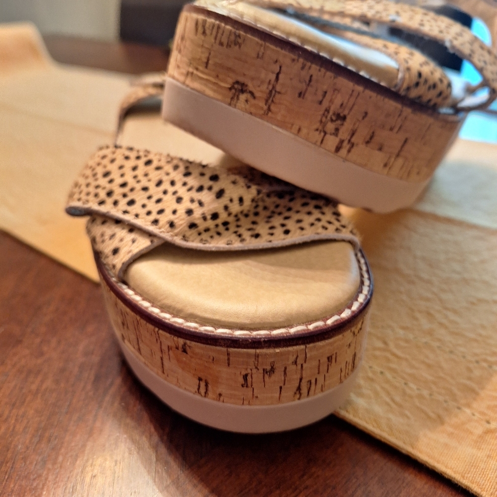 NWOT leather BOUTIQUE BY CORKYS furry platform flatform sandals si… - Picture 8 of 15